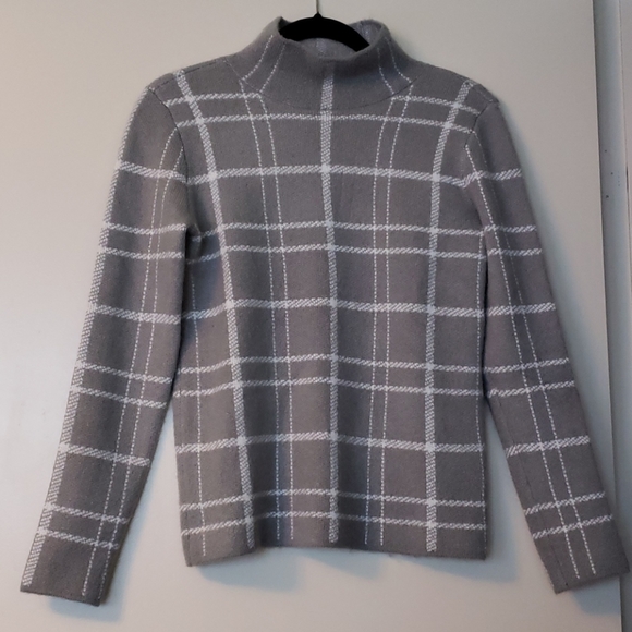 Banana Republic - Mock Neck Grey Geometric Knit - Picture 1 of 3